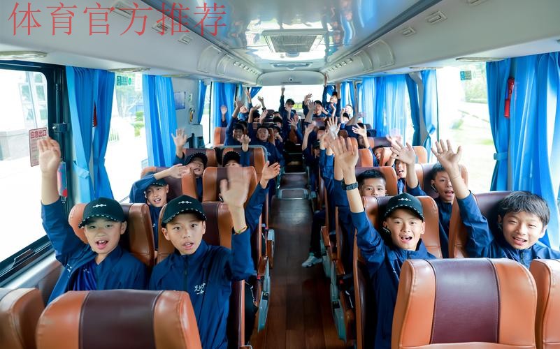 中国足球名宿辅导团“未来之星”计划成都站正式启动